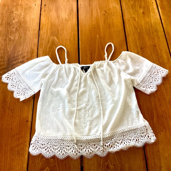 Beautiful White Boho Top with Lace Trim - Picture 2 of 9
